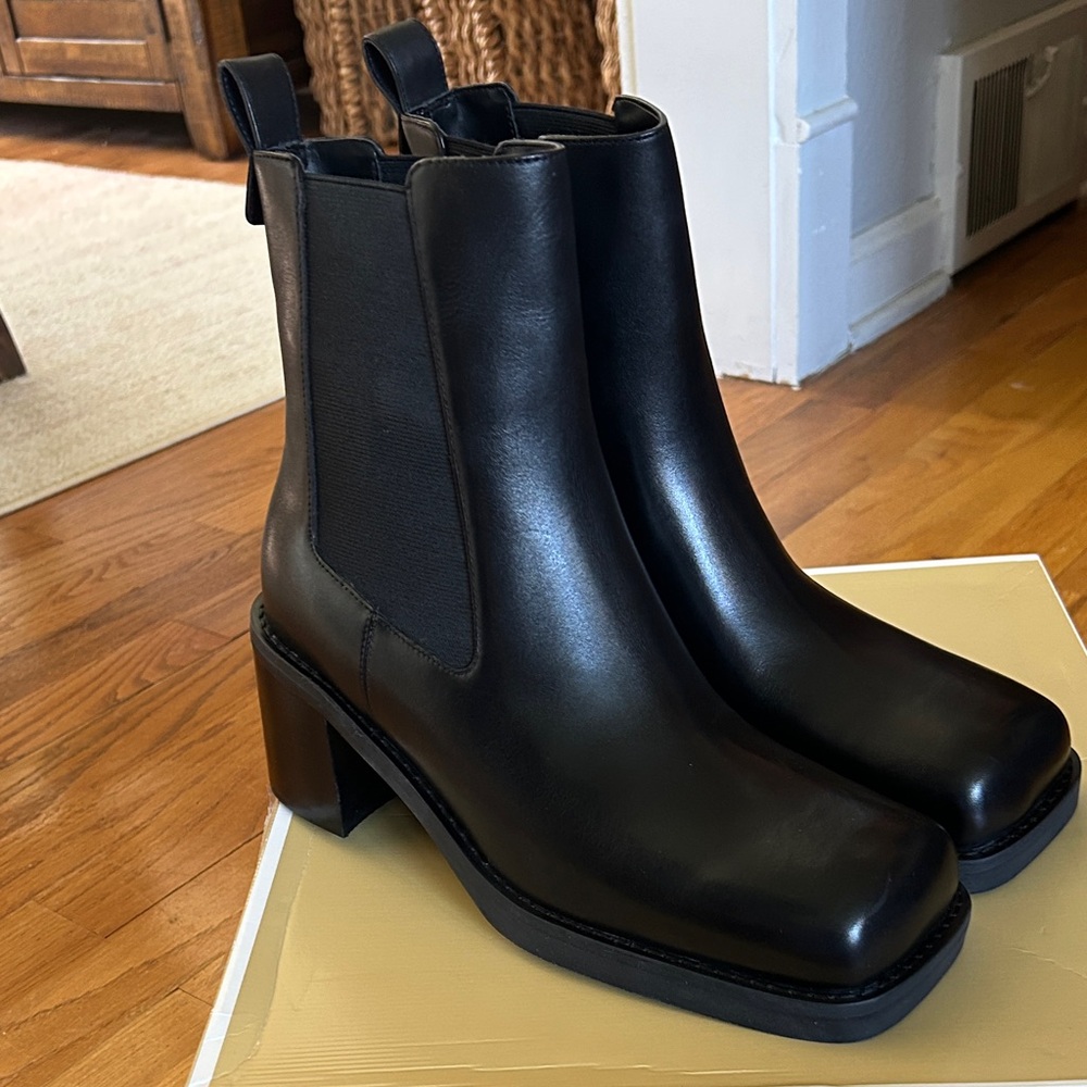 Michael Kors Women’s Black Leather Houston block Heel Bootie size 9